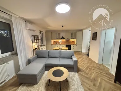 Byty na prenájom 3-izbový, Komárno · €800