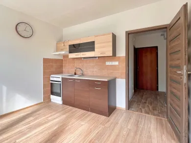 Na prenájom 1-izbový byt, 39 m², Prievidza, M. Gorkého