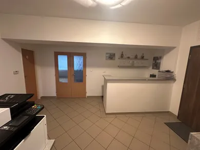 Na prenájom komerčné, 83 m², Prievidza, G. Švéniho
