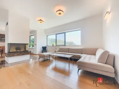 Byty na prenájom 5-izbový, Bratislava-Staré Mesto · €3 000