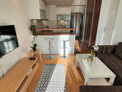 Na prenájom 2-izbový byt, 39 m², Bratislava-Staré Mesto, Dunajská