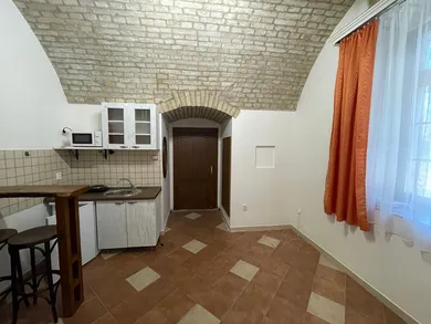 Byty na prenájom 1-izbový, Komárno · €350