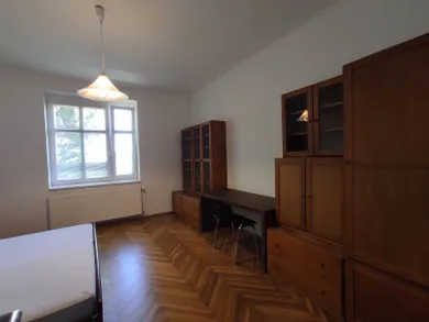 Na prenájom 4-izbový byt, 95 m², Bratislava-Staré Mesto, Mudroňova