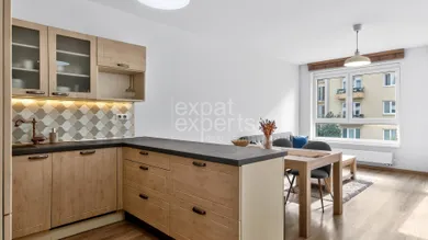 Na prenájom 3-izbový byt, 74 m², Bratislava-Staré Mesto, Bernolákova