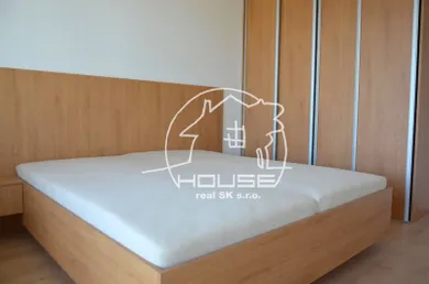 Na prenájom 2-izbový byt, 62 m², Bratislava-Lamač, Jána Langoša