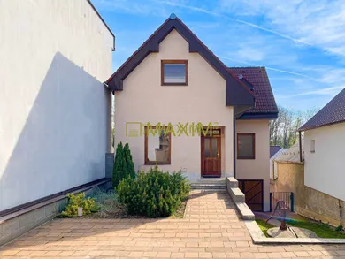 Na predaj 5-izbový dom, 184 m², Kátlovce