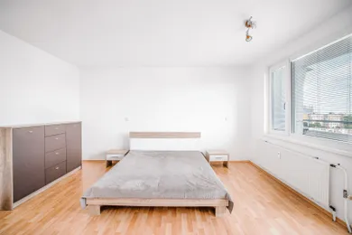 Na predaj 2-izbový byt, 52 m², Bratislava-Petržalka, Gessayova