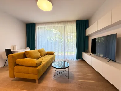 Na prenájom 1-izbový byt, 30 m², Bratislava-Nové Mesto, Strážna