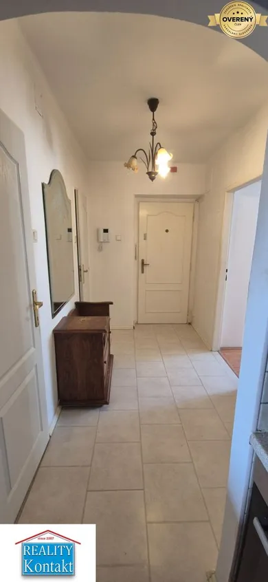 Na prenájom 3-izbový byt, 78 m², Nové Zámky, Centrum