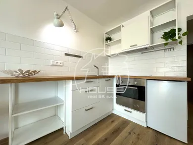 Kiadó lakások, 1-szobás, Bratislava-Nové Mesto · €600