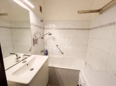 Na predaj 3-izbový byt, 75 m², Bratislava-Podunajské Biskupice