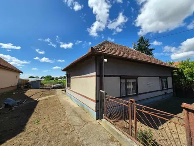 Na predaj dom, 120 m², Bešeňov