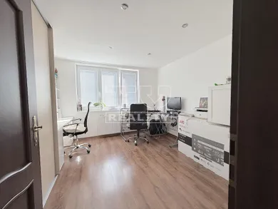 Na predaj 3-izbový byt, 70 m², Trenčín