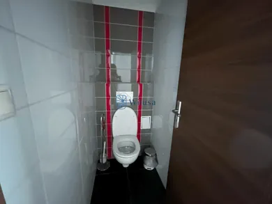 Na prenájom komerčné, 100 m², Bratislava-Staré Mesto, Dunajská