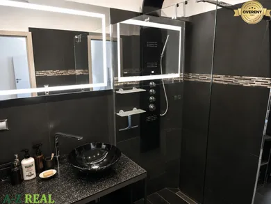 Na prenájom 3-izbový byt, 90 m², Bratislava-Staré Mesto, Sasinkova