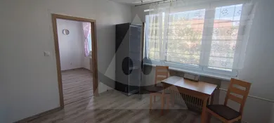 Na prenájom 1-izbový byt, 38 m², Prievidza, V. Benedikta