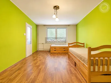 Na predaj 2-izbový byt, 67 m², Levice
