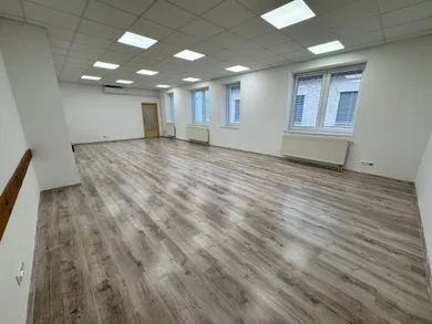 Na prenájom objekt, 60 m², Trnava, Hlavná