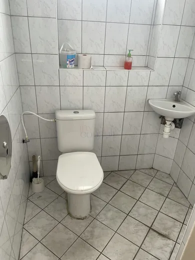 Na predaj objekt, Komárno