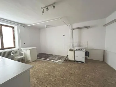 Na predaj 3-izbový dom, 265 m², Komárno, Vnútorná Okružná