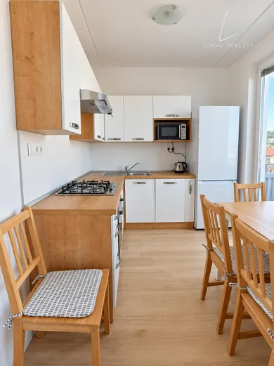 Na prenájom 3-izbový byt, 62 m², Bratislava-Nové Mesto, Račianska