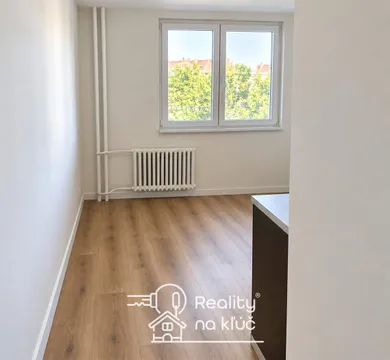 Na prenájom 1-izbový byt, 40 m², Nové Zámky, M. R. Štefánika
