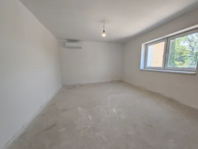 Na predaj 3-izbový byt, 80 m², Nové Mesto nad Váhom