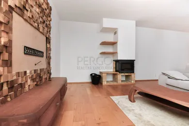 Na prenájom 5-izbový byt, 160 m², Bratislava-Staré Mesto, Vlčková