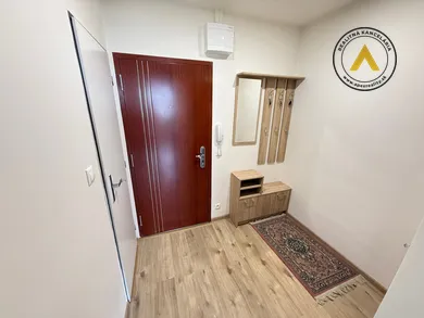 Na prenájom 1-izbový byt, 32 m², Hlohovec, Podzámska
