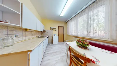 Na predaj 4-izbový byt, 82 m², Topoľčany, Krušovská