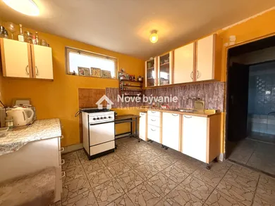 Na predaj 3-izbový dom, 327 m², Farná