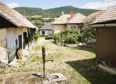 Na predaj 6-izbový dom, 386 m², Stredné Plachtince