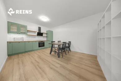 Na predaj 3-izbový byt, 88 m², Bratislava-Petržalka, Lužná