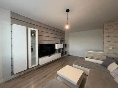 Kiadó lakások, 2-szobás, Levice · €650