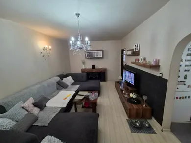 Na predaj 3-izbový byt, 83 m², Nové Zámky, Nám. Gy. Szechényiho