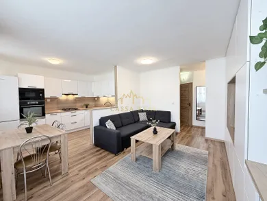 Mieszkania na wynajem, 3-pokojowe, Košice-Západ · €880