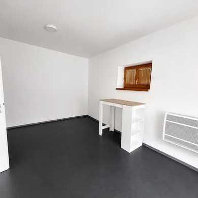 Na prenájom komerčné v Trnava · €450 · Dokončené