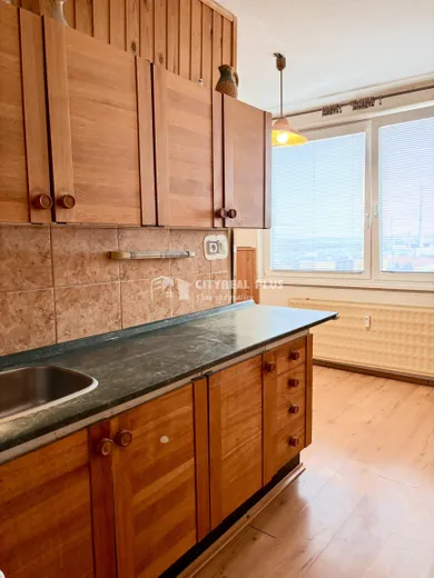Na predaj 2-izbový byt, 68 m², Nové Zámky, -