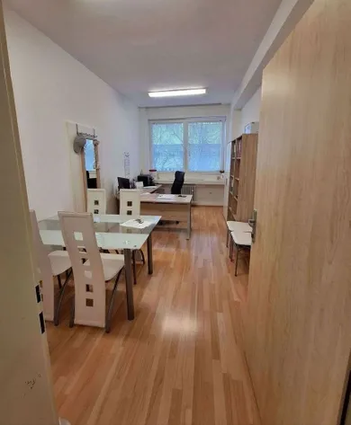 Na prenájom komerčné, 16 m², Bratislava-Petržalka, Gogoľova