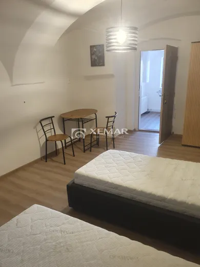 Na prenájom 3-izbový byt, 90 m², Banská Bystrica