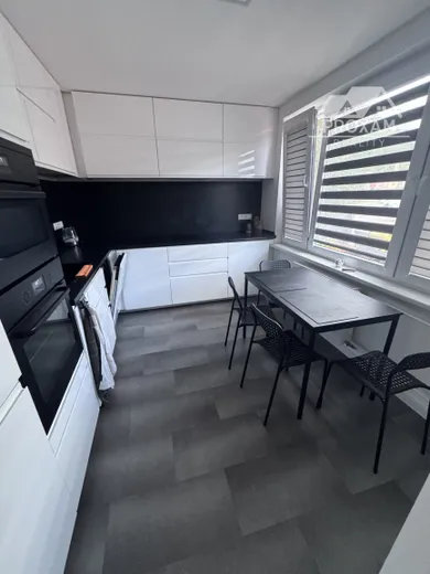 Na predaj 3-izbový byt, 85 m², Banská Bystrica, Sládkovičova