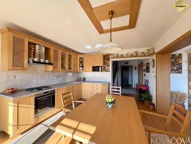 Na predaj 5-izbový dom, 246 m², Trenčianska Turná