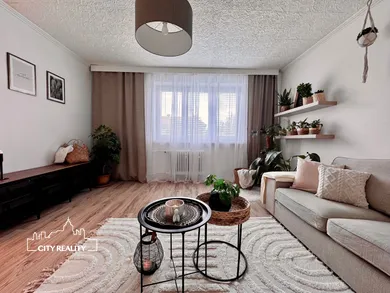 Na prenájom 2-izbový byt, 62 m², Prievidza, Vnútorná