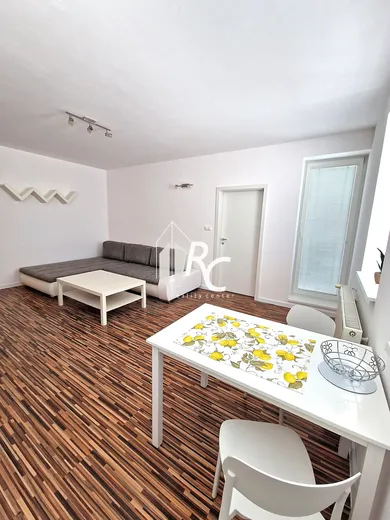 Na prenájom 2-izbový byt, 50 m², Martin, Štúrovo Námestie