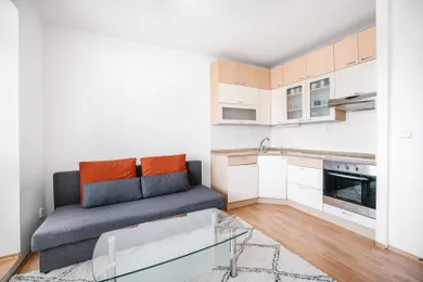 Na predaj 2-izbový byt, 52 m², Bratislava-Petržalka, Gessayova