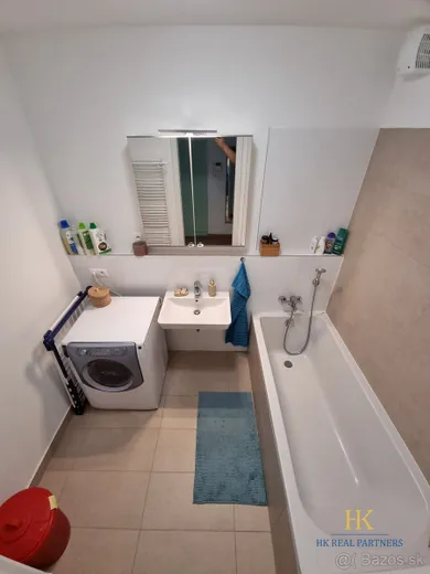 Na prenájom 3-izbový byt, 89 m², Bratislava-Nové Mesto, Vlárska