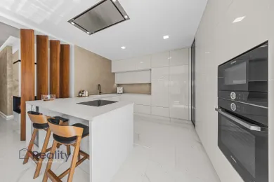 Na predaj 5-izbový dom, 222 m², Vrakúň