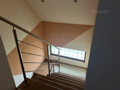 Na predaj 5-izbový dom, 528 m², Beluša, Podhorie