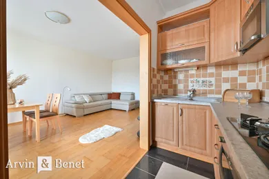Na prenájom 2-izbový byt, 68 m², Bratislava-Ružinov, Ostredková