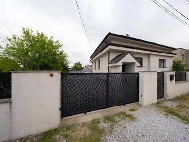 Eladó házak, 5-szobás, Čaňa · €385 000